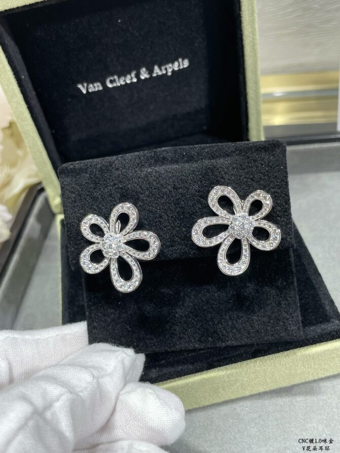 VCA Earring