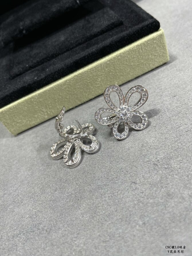 VCA Earring - Image 4