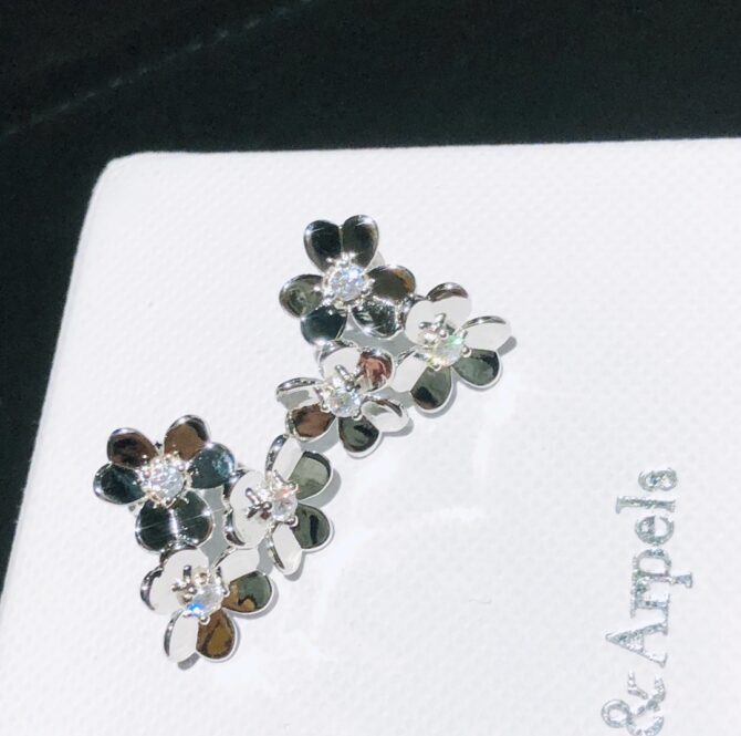 VCA Earring - Image 5