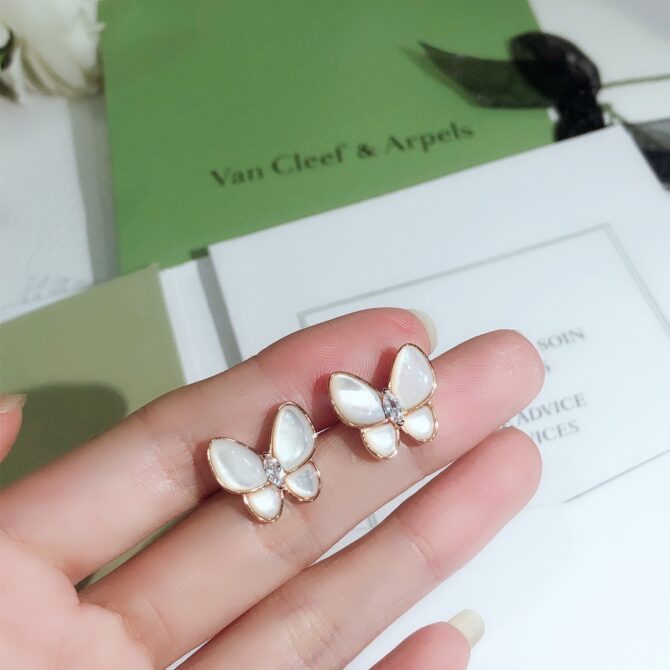 VCA Earring - Image 4