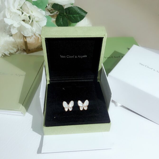 VCA Earring