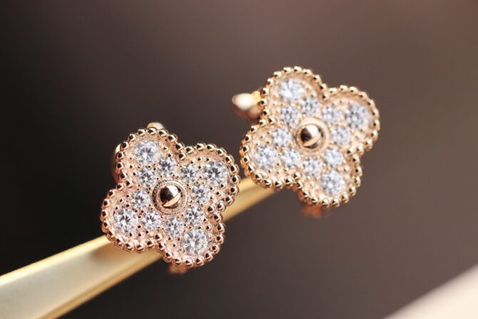 VCA Earring