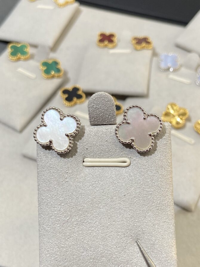 VCA Earring
