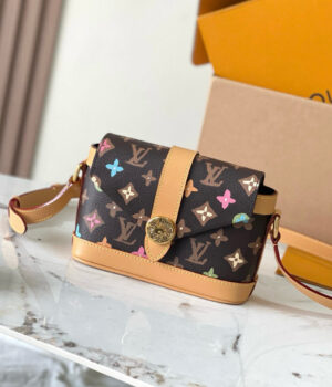 LV Envelope M83346