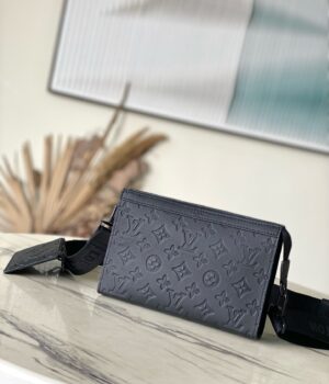 LV Gaston Wearable Wallet M81115