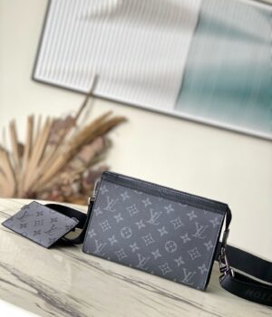 LV Gaston Wearable Wallet M81124