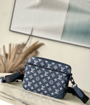 LV Messenger Bag M24753