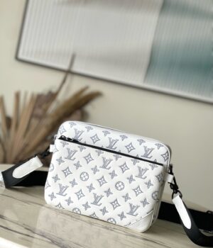 LV Messenger Bag M24754