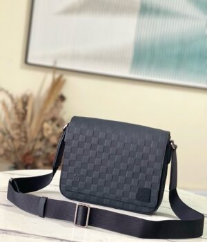 LV Messenger Bag M42711