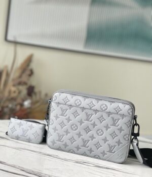 LV Messenger Bag M46104