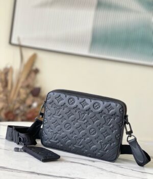 LV Messenger Bag M49827