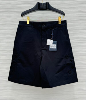 1V Shorts
