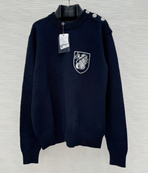 1V Sweater