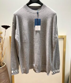 1V Sweater