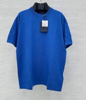 1V T-shirt