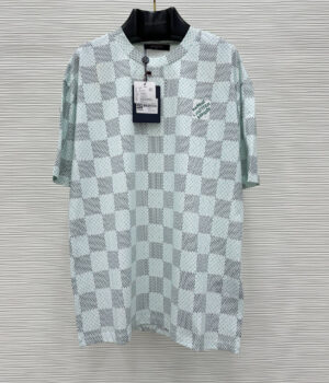 1V T-shirt