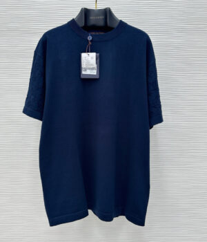 1V T-shirt