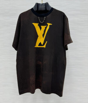 1V T-shirt