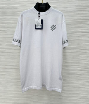 1V T-shirt