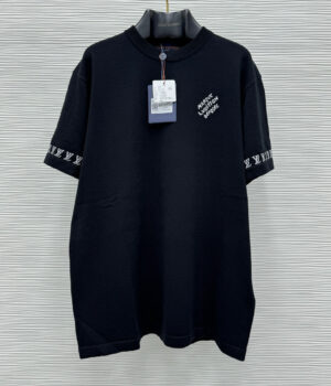 1V T-shirt
