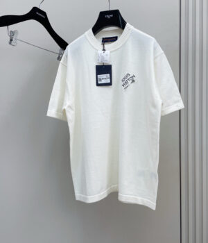 1V T-shirt