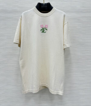 1V T-shirt