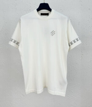 1V T-shirt