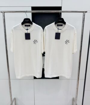 1V T-shirt