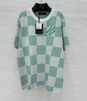 1V T-shirt