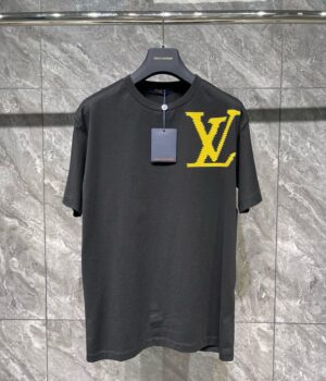 1V T-shirt