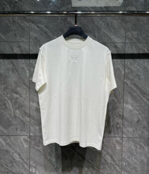 1V T-shirt