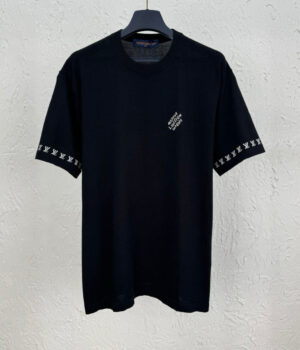 1V T-shirt