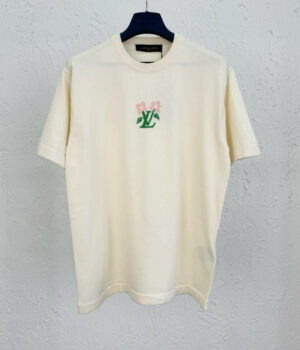 1V T-shirt