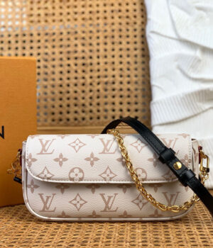 LV Wallet On Chain Ivy M83091