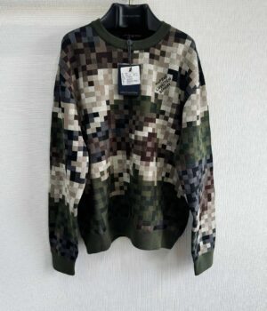 1V Sweater