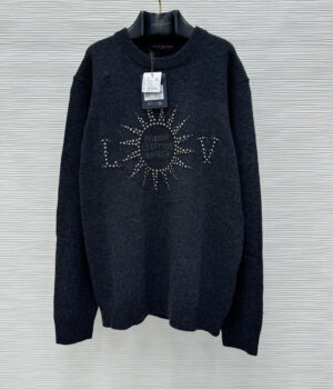 1V Sweater