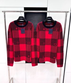 1V Sweater
