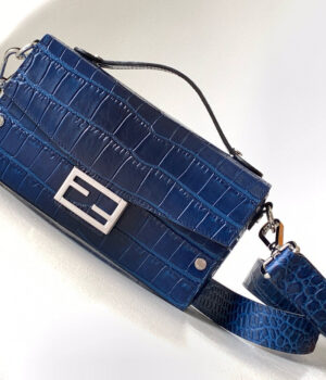 FENDI BAGUETTE SOFT TRUNK 21.5*6.5*13