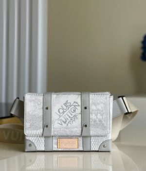 Louis Vuitton Messenger Bag