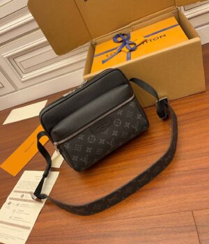 Louis Vuitton Messenger Bag