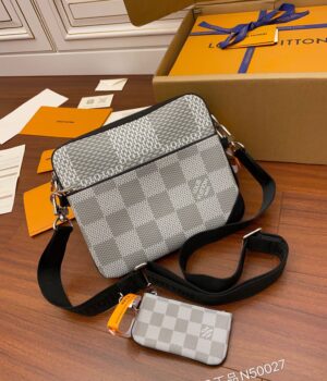 Louis Vuitton Trio Messenger Bag