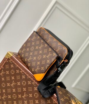 Louis Vuitton Trio Messenger Bag