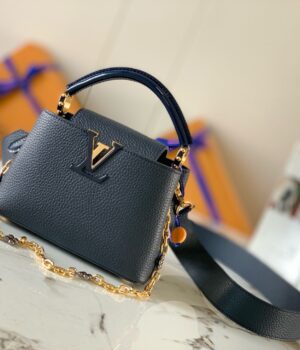 LV Capucines M80239 (21cm)