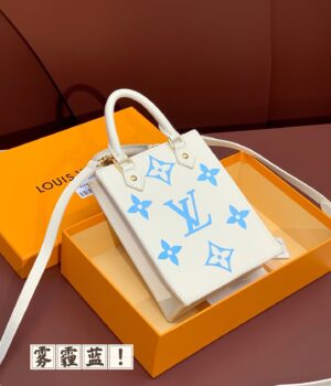LV Petit Sac Plat M69442