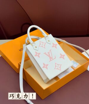 LV Petit Sac Plat M69442