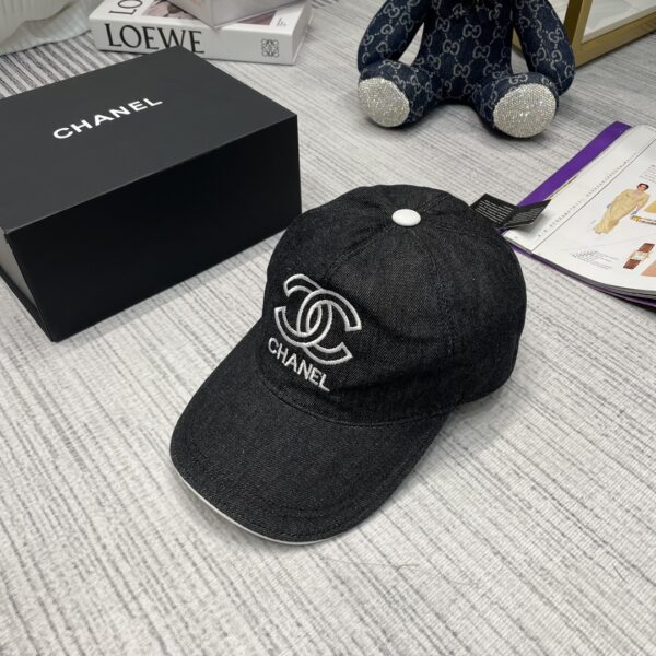 CHANEL CAP