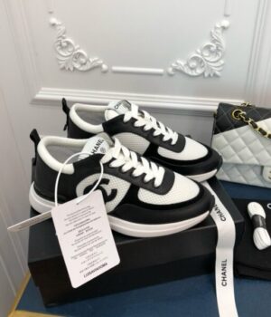 CHANEL SNEAKER