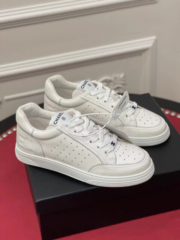 CHANEL SNEAKER