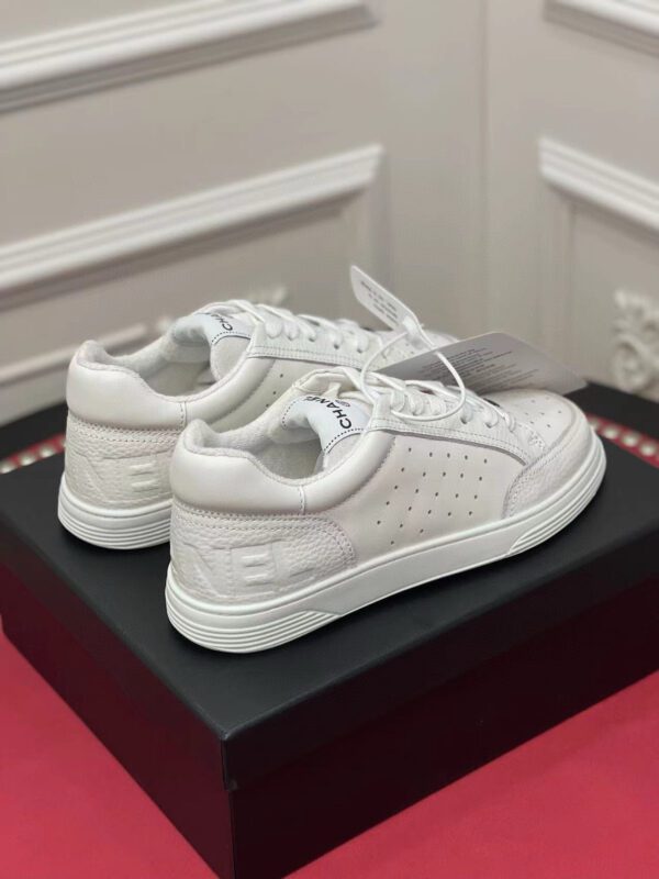CHANEL SNEAKER - Image 4