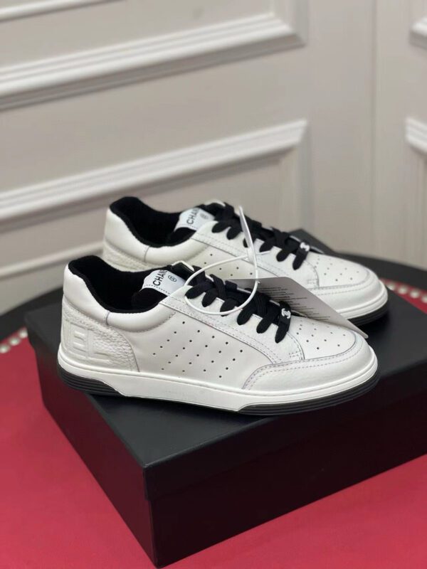 CHANEL SNEAKER